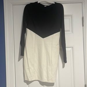 Venus V shape longsleeve dress